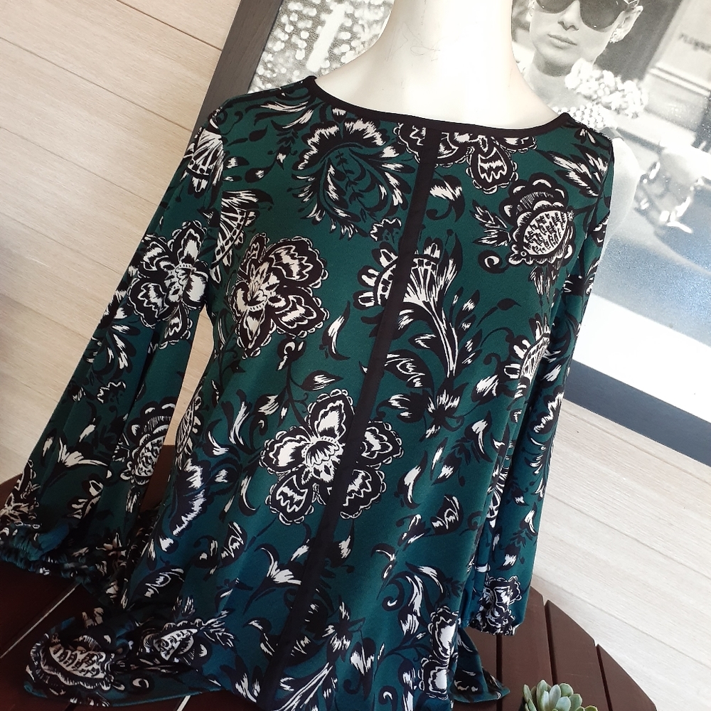 Dress Barn Established 1962 Women's Floral Blouse Color Green/White Size Medium